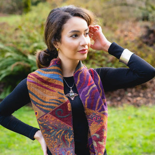 Merino Wool Neck Scarf in Plum